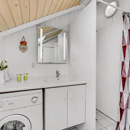 Cozy In Hvide Sande With Kitchen Havrvig